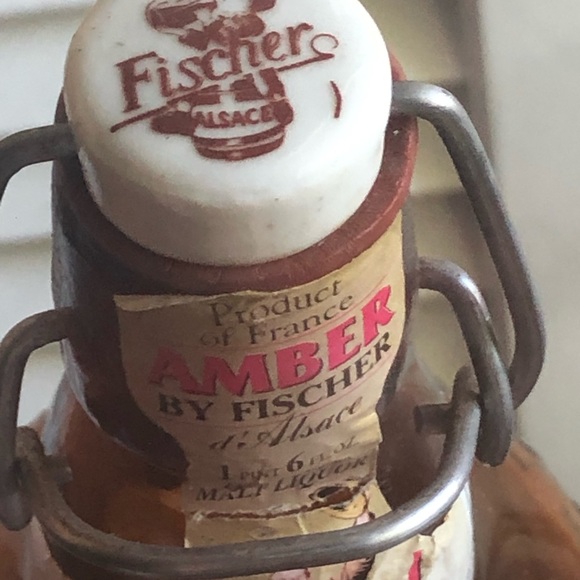 🌺VINTAGE FISHER EMBOSSED AMBER GLASS BOTTLE - Picture 4 of 10